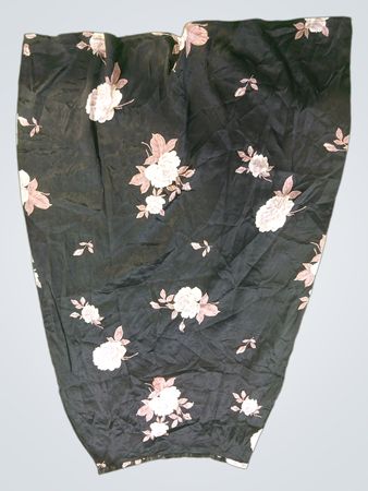 LIMITED America schwarzer Blumen-Satinrock