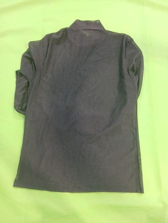 Schwarzes Mesh-Oberteil mit langen Ärmeln