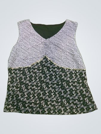 Schwarz-weißes Oberteil mit Blumenmuster