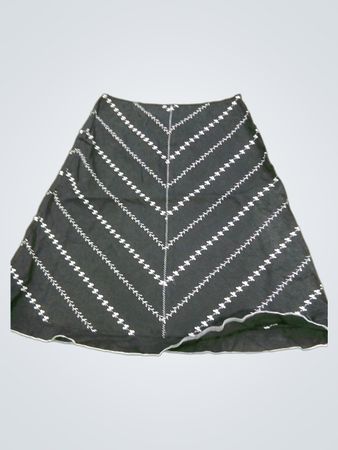 OUTFIT PETITE JPR schwarzer bestickter Rock