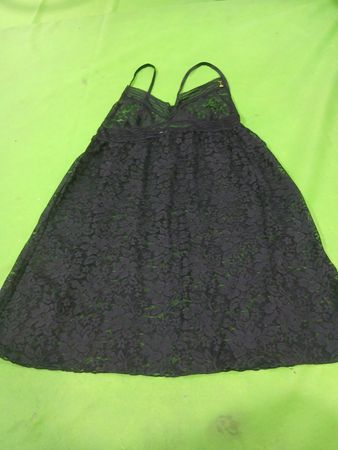 Schwarzes Spitzen-Unterkleid