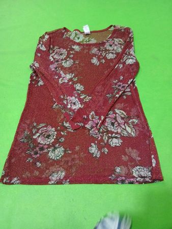 Schlank geschnittener roter Blumenmuster-Langarm-Top