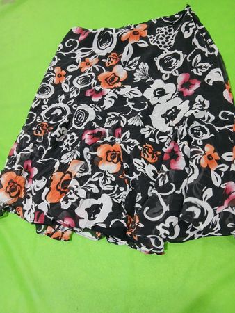 Chico's Damen schwarzer Seidenrock mit Blumenmuster Größe 2