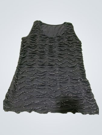 Schwarzes ärmelloses Top mit geraffter Textur