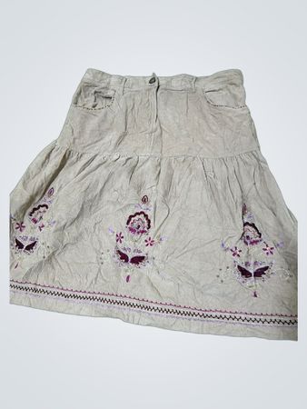Charlotte Russe Corduroy bestickter Rock