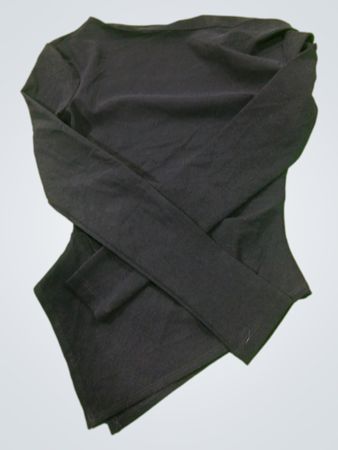 Schwarzes Langarmoberteil