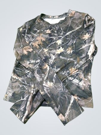 Camouflage-Langarmshirt