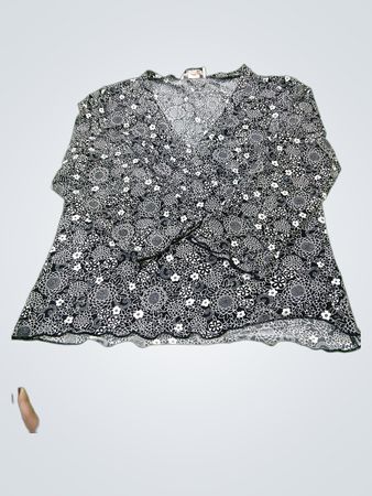 New York City Design Co. schwarze und weiße Bluse mit Blumenmuster