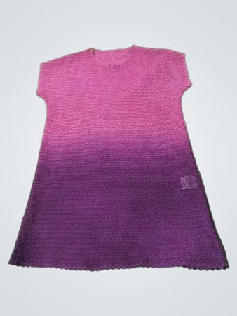 Lila- und Pink-Ombre-kariertes Texturiertes Kleid