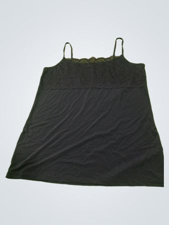 Schwarzer Slip mit Spitzenbesatz