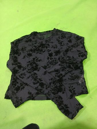 Schwarzes florales Mesh-Oberteil mit langen Ärmeln