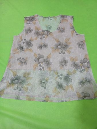 Ärmelloses Top mit transparentem Blumenmuster