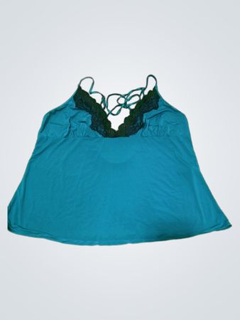 Teal-Top mit schwarzer Spitzenverzierung
