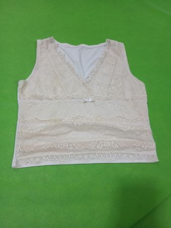 Damen-Top mit Spitzenbesatz