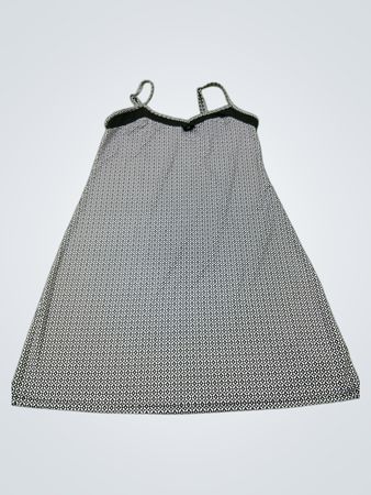 Schwarz-weiß gemustertes Trägerkleid