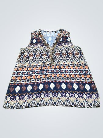 Ärmellose Bluse mit geometrischem Muster und perlenverziertem Ausschnitt