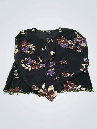 T & Company Petite Schwarzes Oberteil mit Blumenmuster und verzierter Saum