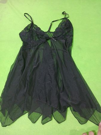 Schwarze Spitzenborte durchscheinendes Babydoll-Negligé