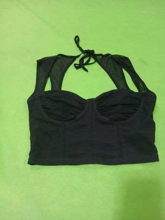 Schwarzes Neckholder-Mesh-Crop-Top
