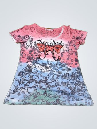 Pinkes T-Shirt mit Schmetterlingsmotiv