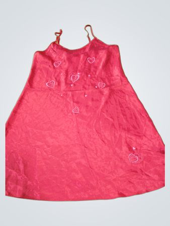 Inner Most Damen Nachtkleid aus rotem Satin mit Herzstickerei