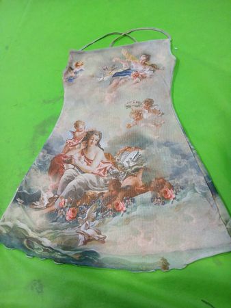 Mesh-Kleid mit Cherubinen-Print
