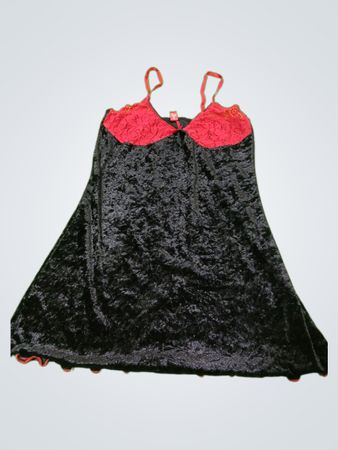 Gloria Vanderbilt Red Black Chemise