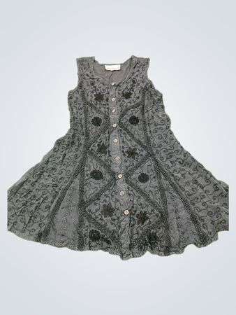 Cherese ärmelloses besticktes Kleid mit Knopfleiste XL