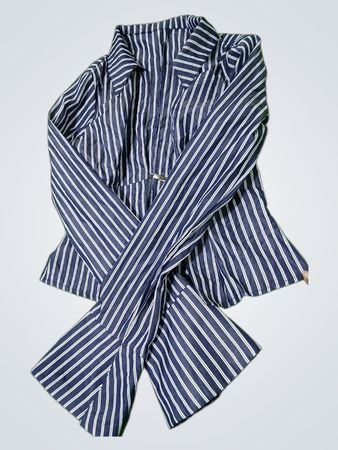 Gestreifter blau-weißer Stoff