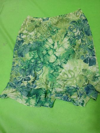 Grüner Blumenprint mit Rüschensaum Rock