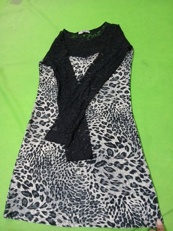 Leoprintkleid mit schwarzer Spitzenverzierung