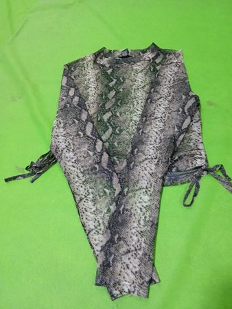 Rue 21 Schlangenprint-Netztop