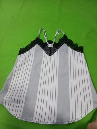 Gestreiftes Cami-Top mit Spitzenbesatz