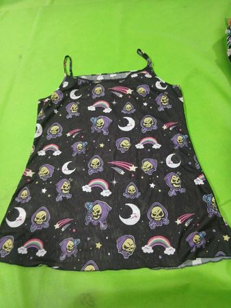 Schwarzes Spaghettiträgerkleid mit Skelett- und Mondmotiv