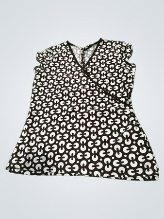 Braun-weiß gemustertes Kurzarmkleid