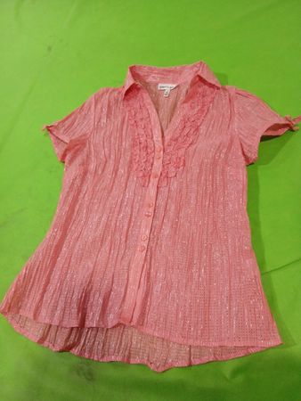 Damenbluse mit kurzen Ärmeln in Pink und Struktur