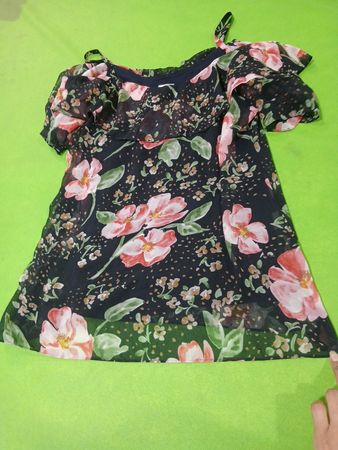 Cabi Blumenmuster Rüschen Cold-Shoulder-Bluse