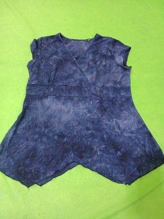 Blaue Batik-V-Ausschnitt-Tunika