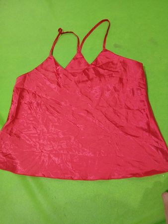 Rotes Satin-Camisole