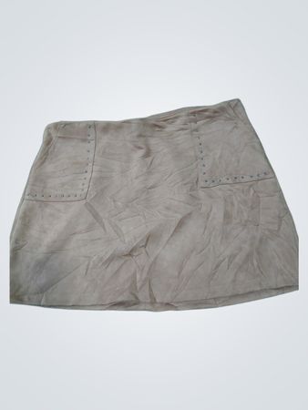 Brauner Wildlederrock mit genieteten Taschen