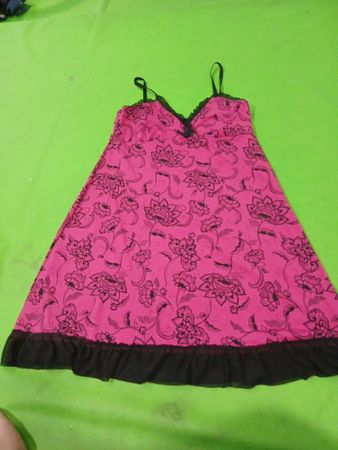 Rosa-Schwarzes Blumen-Slipkleid