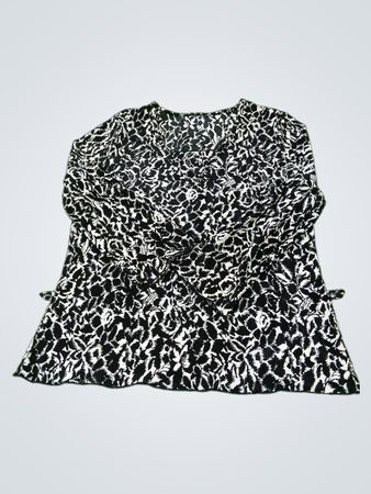Schwarz-weiß gemusterte Bluse