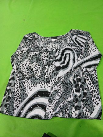 Brittany Black Animal Print Bluse