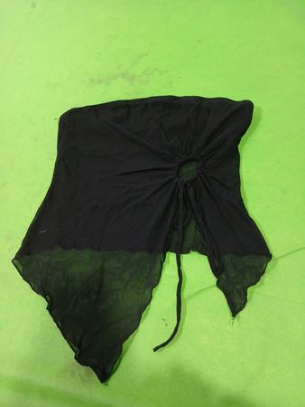 Schwarzes trägerloses Top mit asymmetrischem Saum und Kordelzugdetail