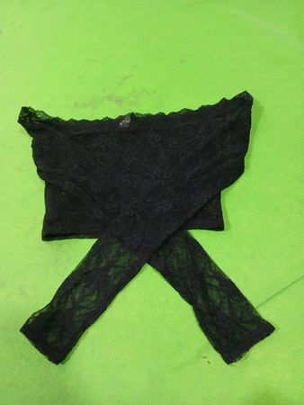 H&M schwarzes Spitzen-Cropped-Top