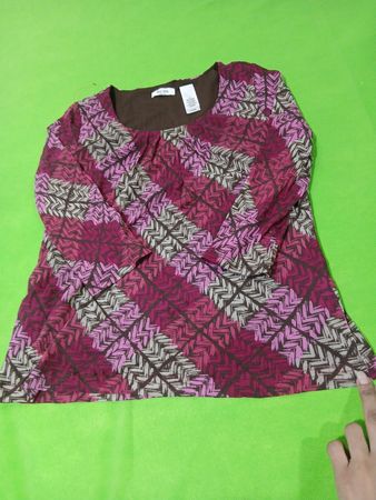 Liz & Co. Petite Pink and Brown gemustertes Langarmoberteil