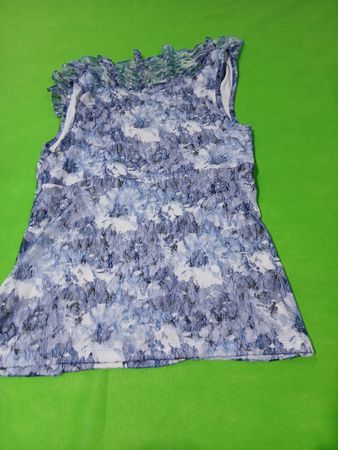 AB STUDIO Damen Oberteil mit blauem Blumenmuster und Rüschen, Größe M