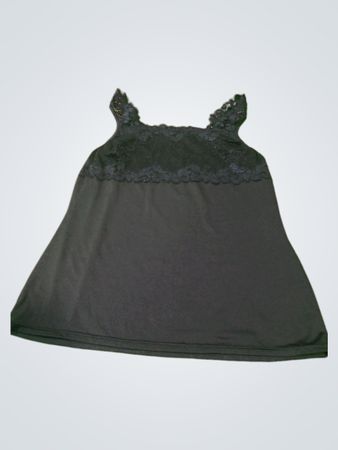 Schwarzes Trägerhemd mit Spitzenbesatz