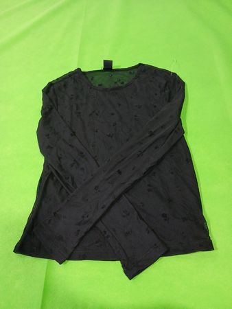 Schwarzes transparentes Oberteil mit Blumenmuster und langen Ärmeln