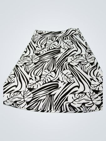 Schwarz-weißer Rock mit tropischem Print